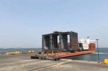 SPMT模块车,大件运输,工业运输,模块化设计,船舶运输,自动化控制,承载能力